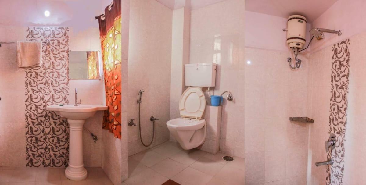 אינדורה New Crown Hotel מראה חיצוני תמונה
